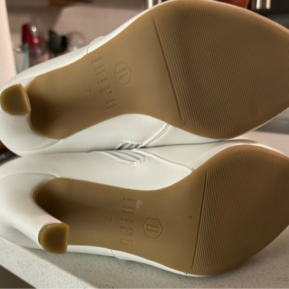 White faux leather boots size 7 - Picture 2 of 3